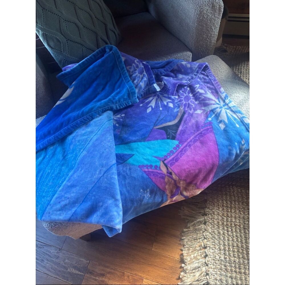 Frozen Elsa and Anna oversized super soft Throw Blanket - Picture 2 of 6